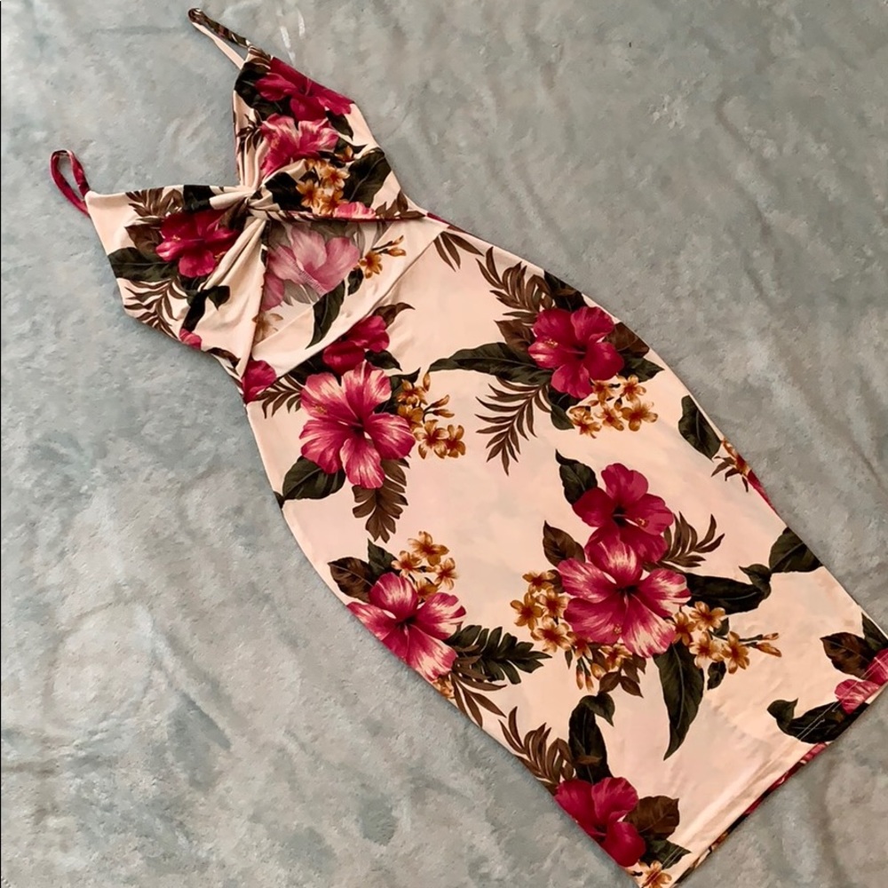 Super Soft Floral Print FashionNova Midi Dress.